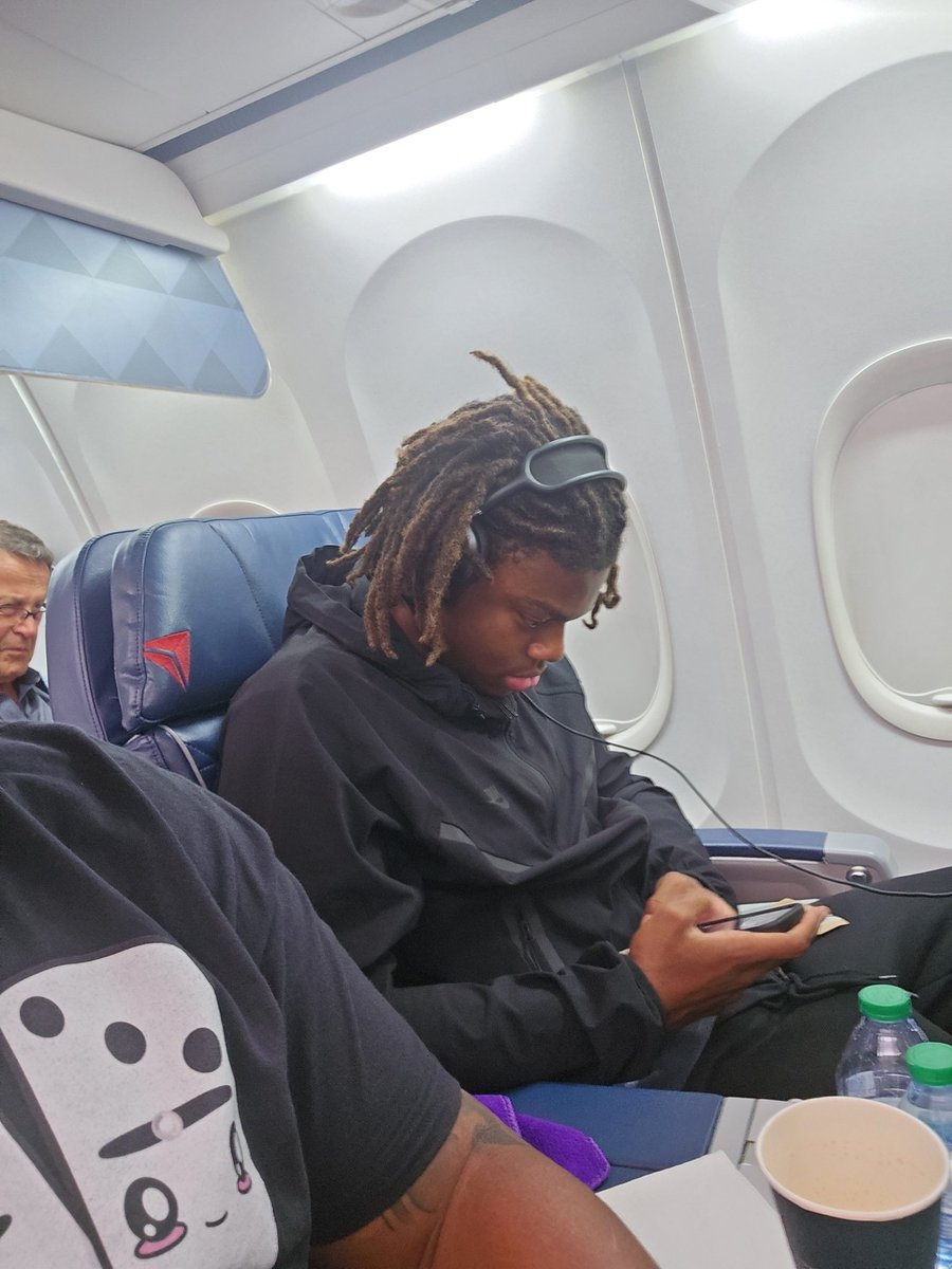 JPG3_'s tweet image. Heading to secure the bag! Slow feet dont eat😤