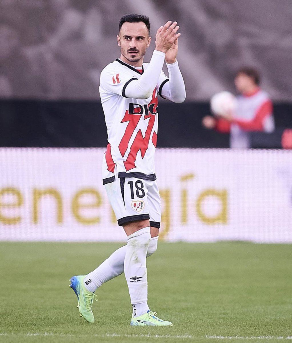 🚨 ¡En directo, hablamos con Álvaro García, jugador del <a href="/RayoVallecano/">Rayo Vallecano</a>!

🇪🇺 ¡El utrerano ha logrado el sueño de disputar la Conference League tras una sobresaliente temporada con su equipo!

📻 Puedes escuchar aquí su entrevista ▶️ canalsur.es/radio_directo-…