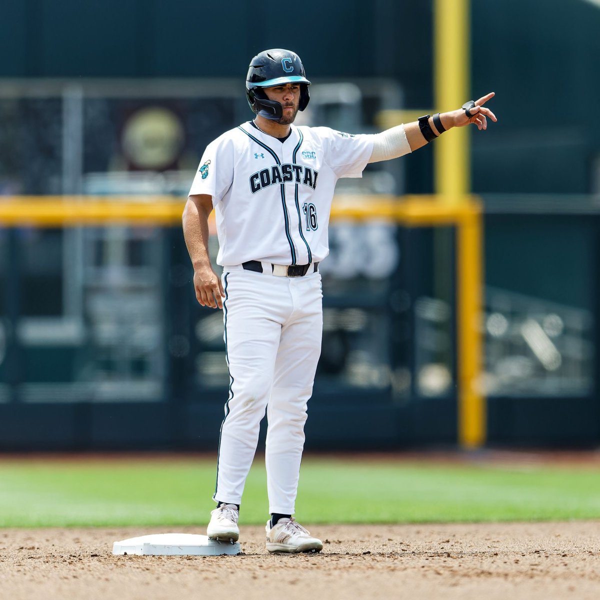 Baseball America (@baseballamerica) on Twitter photo 26 STRAIGHT WINS.
<a href="/CoastalBaseball/">Coastal Carolina Baseball</a> is headed to the national championship after taking down Louisville 11-3.
What a RUN. 26 STRAIGHT WINS.
<a href="/CoastalBaseball/">Coastal Carolina Baseball</a> is headed to the national championship after taking down Louisville 11-3.
What a RUN.