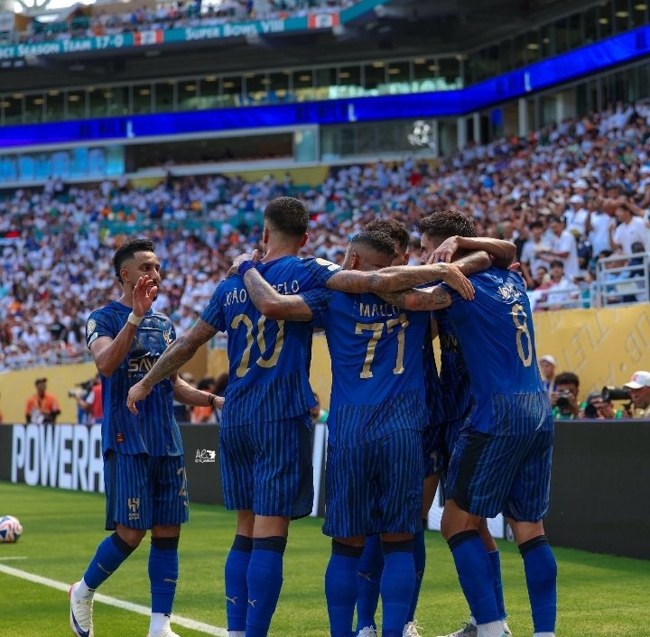 #الهلال_ريال_مدريد
حبوا الهلال وعيشوا بنعيم.