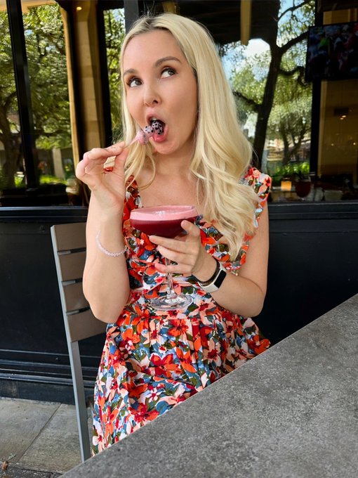 Watch Aaliyah Love🎀's leaked NSFW photo on TwXstars