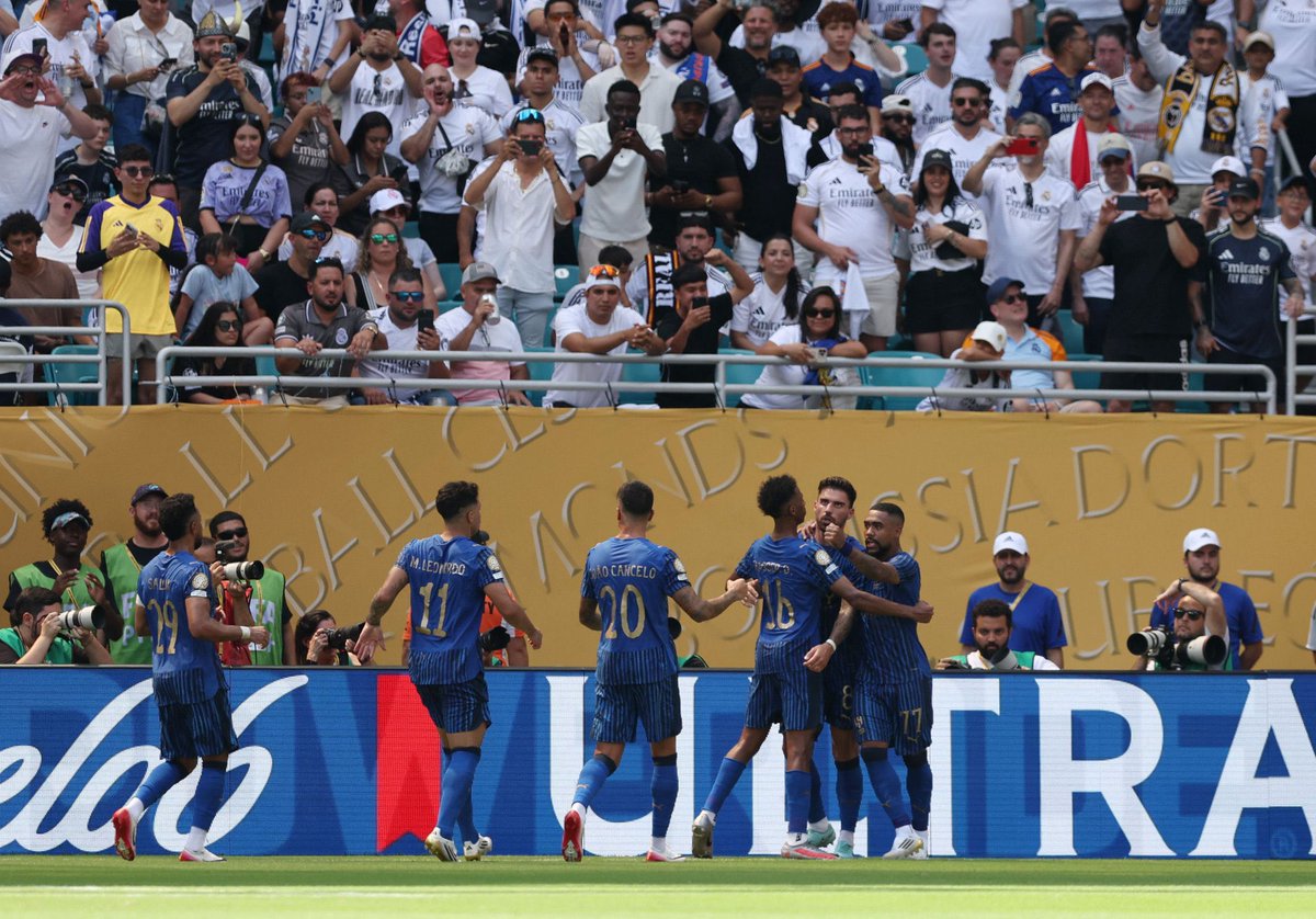 HashKSA's tweet photo. "وزير الرياضة": 

أداء رائع وظهور مشرف لممثل الوطن "#الهلال" أمام "ريال مدريد" في أولى مبارياته بـ #كأس_العالم_للأندية 2025، مستوى يؤكد تميز الكرة السعودية، كل التوفيق في المباريات المقبلة. 🇸🇦 https://t.co/0GqZWpAkxG