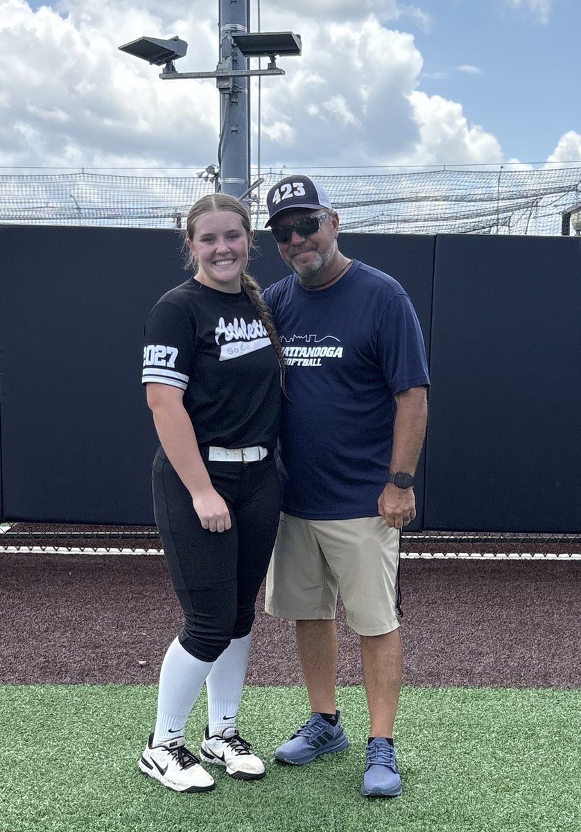 kayleigh_jacks's tweet image. Had an amazing camp today at UT Chattanooga, learned a lot and had a great time learning more about @GoMocsSB!!
@CoachFrankReed @coachK73 @BSherSB @SBRRetweets @Athletics_2027 @ExtraInningSB @SoftbalAmerica