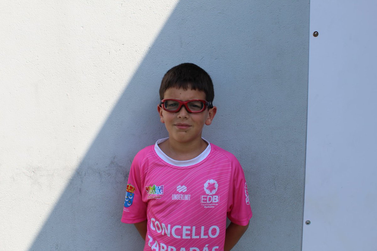 Fútbol ⚽️⚽️⚽️

Benxamín “C” 24-25 💙

Foto de equipo , Lucía , Diego , Alexander 

#FútbolEDB #FamiliaAzul