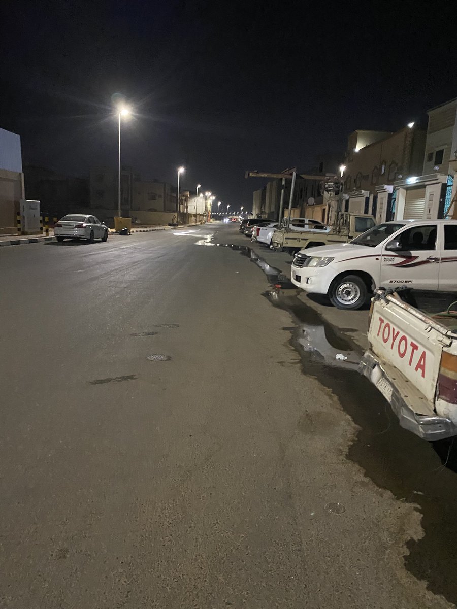 falah1994's tweet photo. إلى سعادة امين #امانة_منطقة_نجران نرجو لفت النظر في التشوه البصري وتلوث البيئه لحيث انها كارثه حلت بسكان الحي ولا نرى اي لفت نظر من قبلكم ولحيث أنني قدمت شكوى من الوباء وجشع بعض اصحاب العقار ومرفق لكم الصور #نجران_الان @NajranToday  @NajranMunicipal https://t.co/eqT4kfPO8M