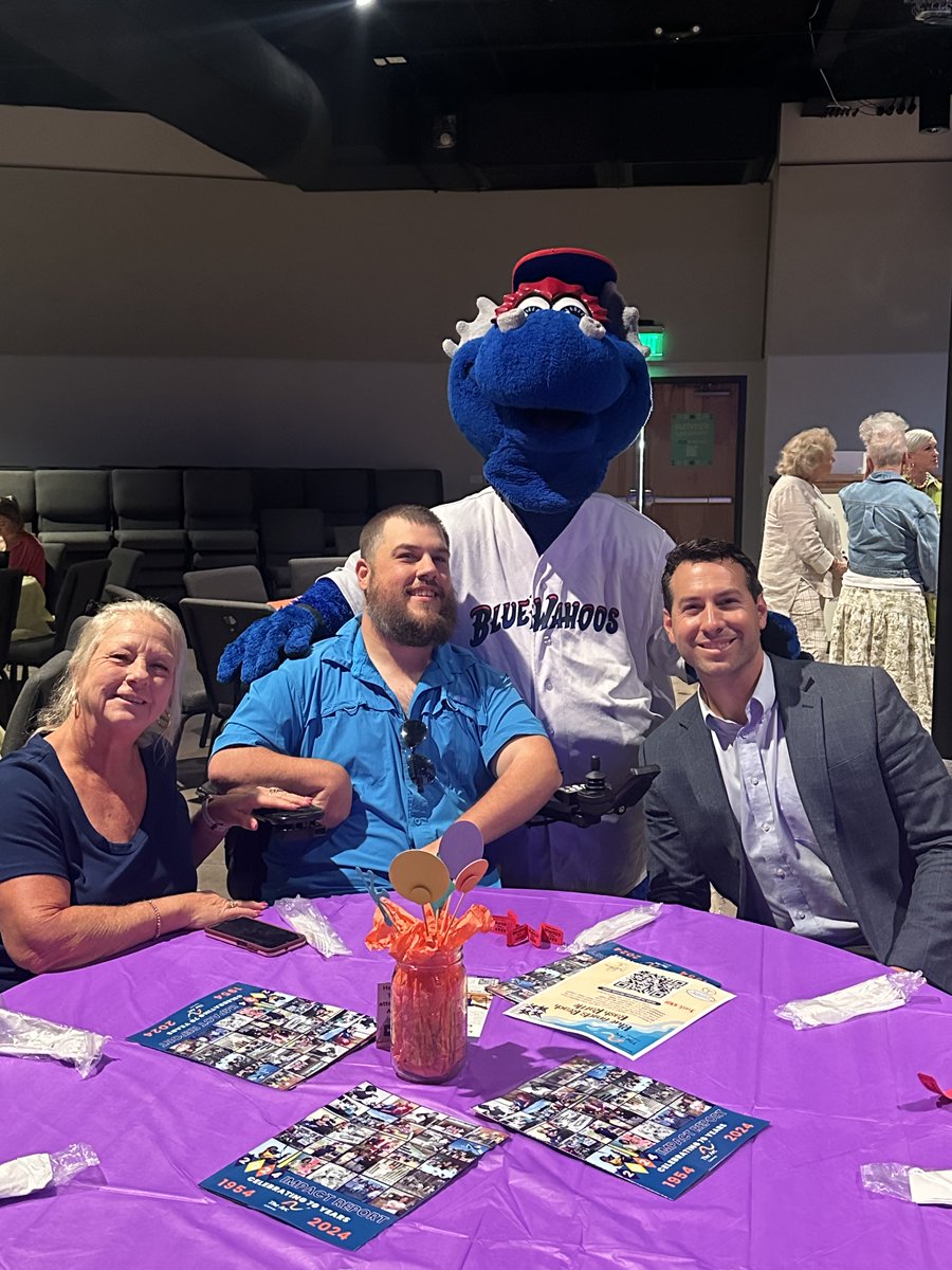 Pensacola Blue Wahoos (@bluewahoosbball) on Twitter photo Last night, Blue Wahoos owner <a href="/quint_studer/">Quint Studer</a> was recognized at <a href="/ArcGatewayInc/">The Arc Gateway</a>'s annual awards banquet as Employer of the Year, showing our team's commitment to empowering people with intellectual and developmental disabilities through life-changing programs and services. Last night, Blue Wahoos owner <a href="/quint_studer/">Quint Studer</a> was recognized at <a href="/ArcGatewayInc/">The Arc Gateway</a>'s annual awards banquet as Employer of the Year, showing our team's commitment to empowering people with intellectual and developmental disabilities through life-changing programs and services.