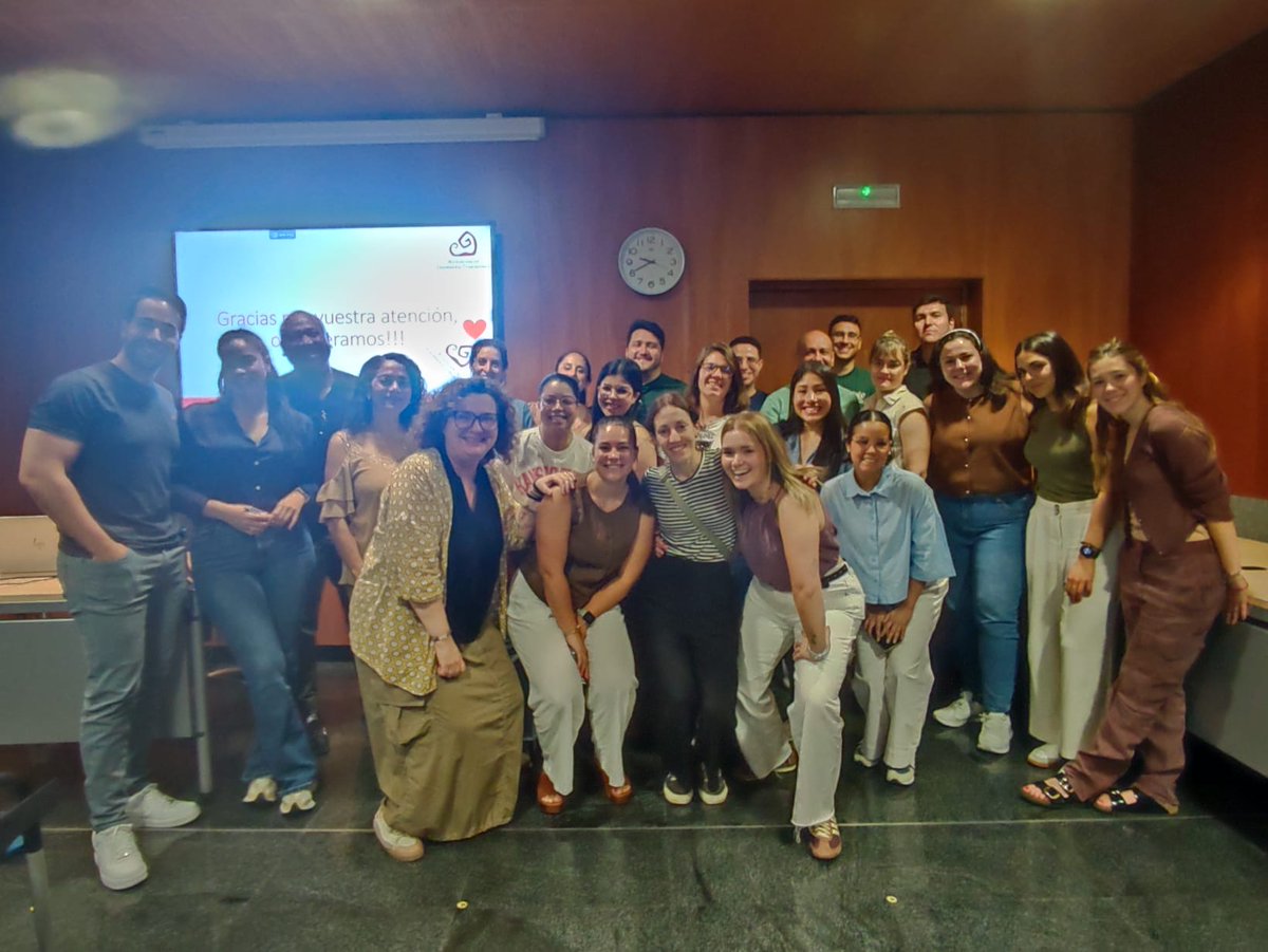 Ayer tuvo lugar la Jornada de Bienvenida para la nueva promoción 2025-2027 de residentes de EFYC de La Rioja.  
Rocío Loma-Osorio, vocal de AEC de su comunidad, dió a conocer la labor de la asociación
¡Les damos la enhorabuena y les deseamos una etapa llena de aprendizajes!