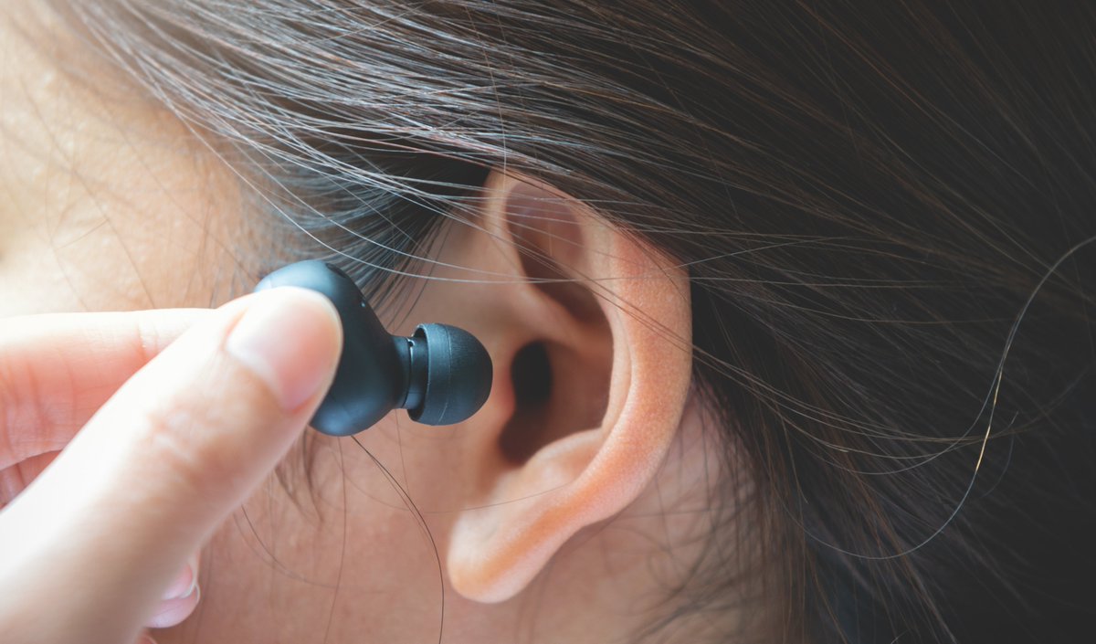 Researchers <a href="/UofMaryland/">Univ. of Maryland</a>, <a href="/UofGlasgow/">University of Glasgow</a>, and Nokia <a href="/BellLabs/">Bell Labs</a> in Cambridge are exploring a new way of tracking auditory attention using something millions of people already own: an ordinary pair of earbuds. <a href="/HarshTakawale/">Harshvardhan Takawale</a> is leading the research.

Learn more: umiacs.umd.edu/news-events/ne…