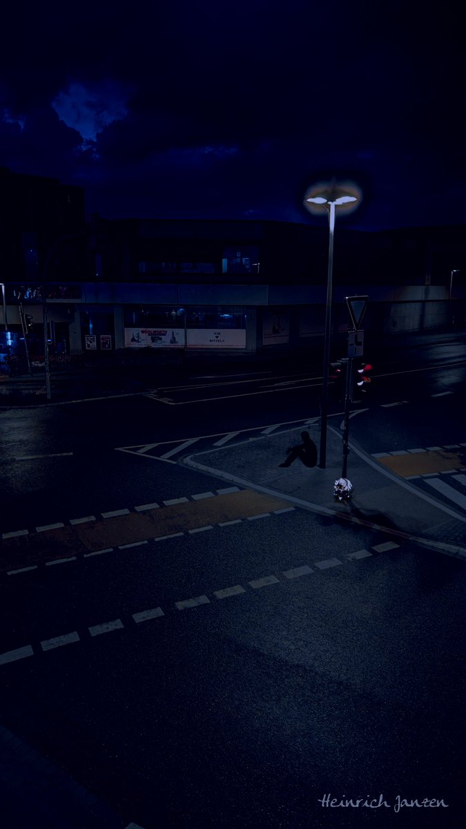 Just V plushie chilling in my neighbourhood in the middle of the night
#Murderdrones
#glitchproduction