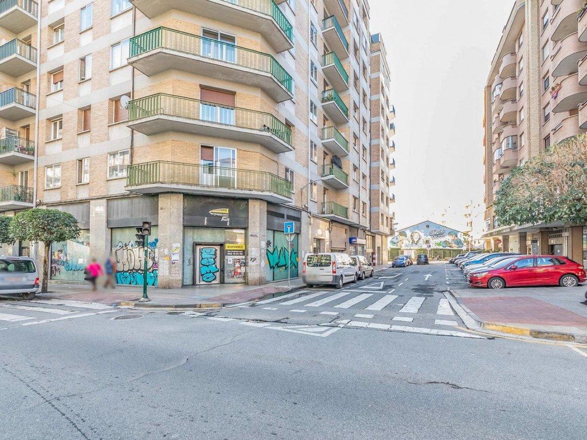 Oportunidad en #Burlada, #Navarra 🏢
⁣
#Local comercial en la vía principal de la localidad de 198 m² de superficie. Ideal para desarrollar tu negocio en una zona con alta visibilidad.⁣

bit.ly/45q3oN2

#InversiónInmobiliaria #OportunidadDeNegocio #Servihabitat