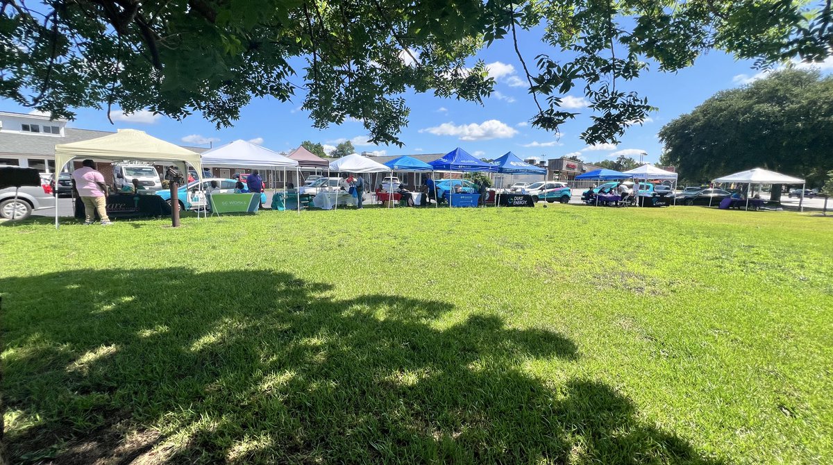 What a beautiful setting in Downtown Darlington this morning for Darlington Co. Coordinating Council’s monthly resource event. A dozen partners set up to meet one on one with community members and provide them resource information. <a href="/DukeEnergy/">Duke Energy</a>  was glad to be a part!