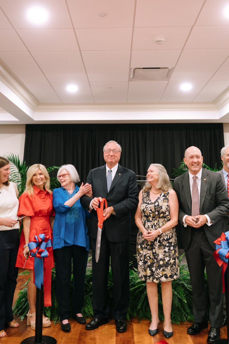 SamfordAlumni's tweet image. We’ve officially opened two new Greek residence halls and the Bill and Kimeran Stevens Plaza! These beautiful additions celebrate community—and honor two alumni whose legacy continues to shape the Samford experience. 🐾 #SamfordU #SamfordHorizons