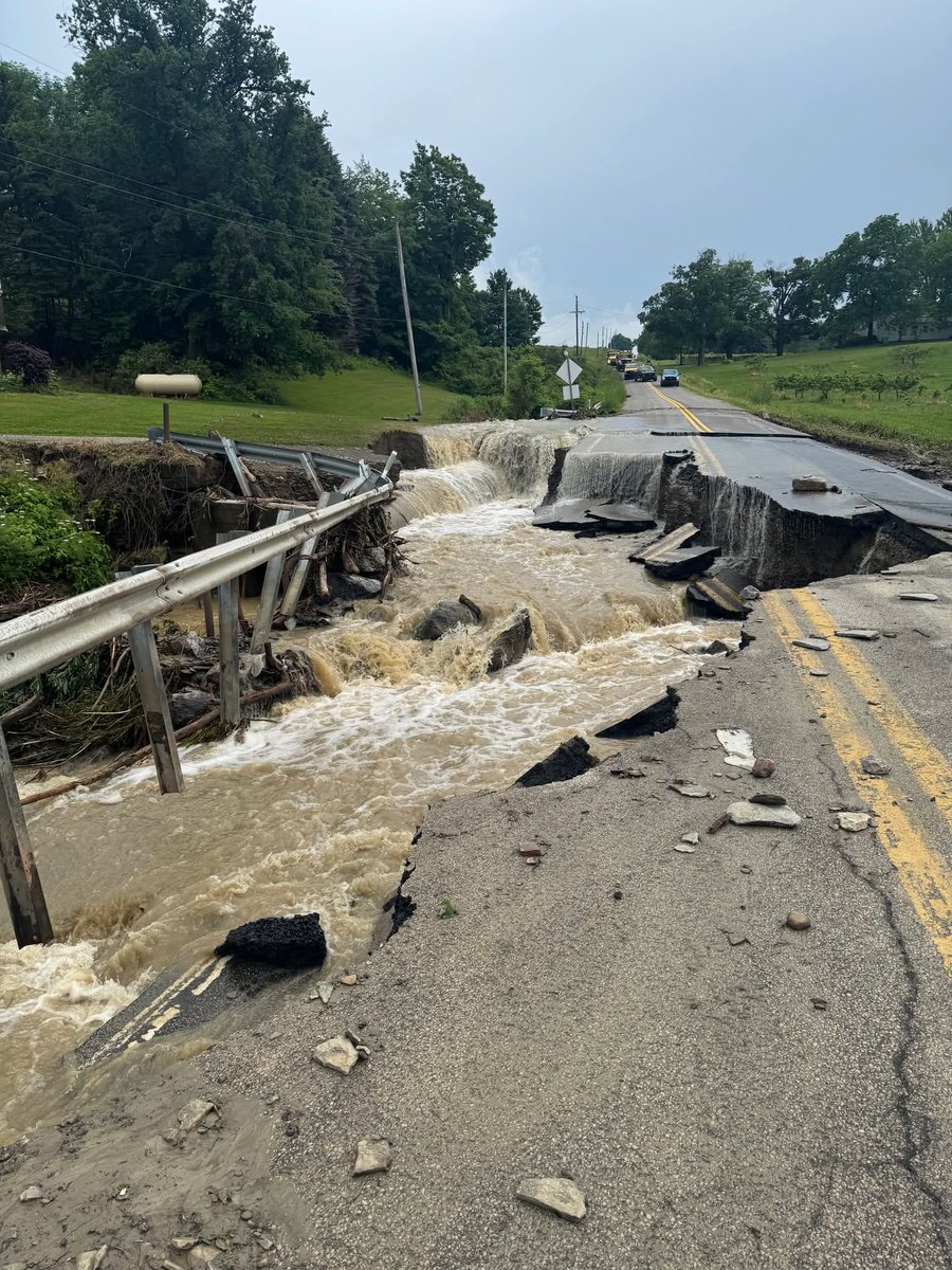 stevepush's tweet photo. @ryanhallyall  photos from @ErieWx with a flash flood earlier today in North East, PA in Erie County. https://t.co/5kpVGi8Mur