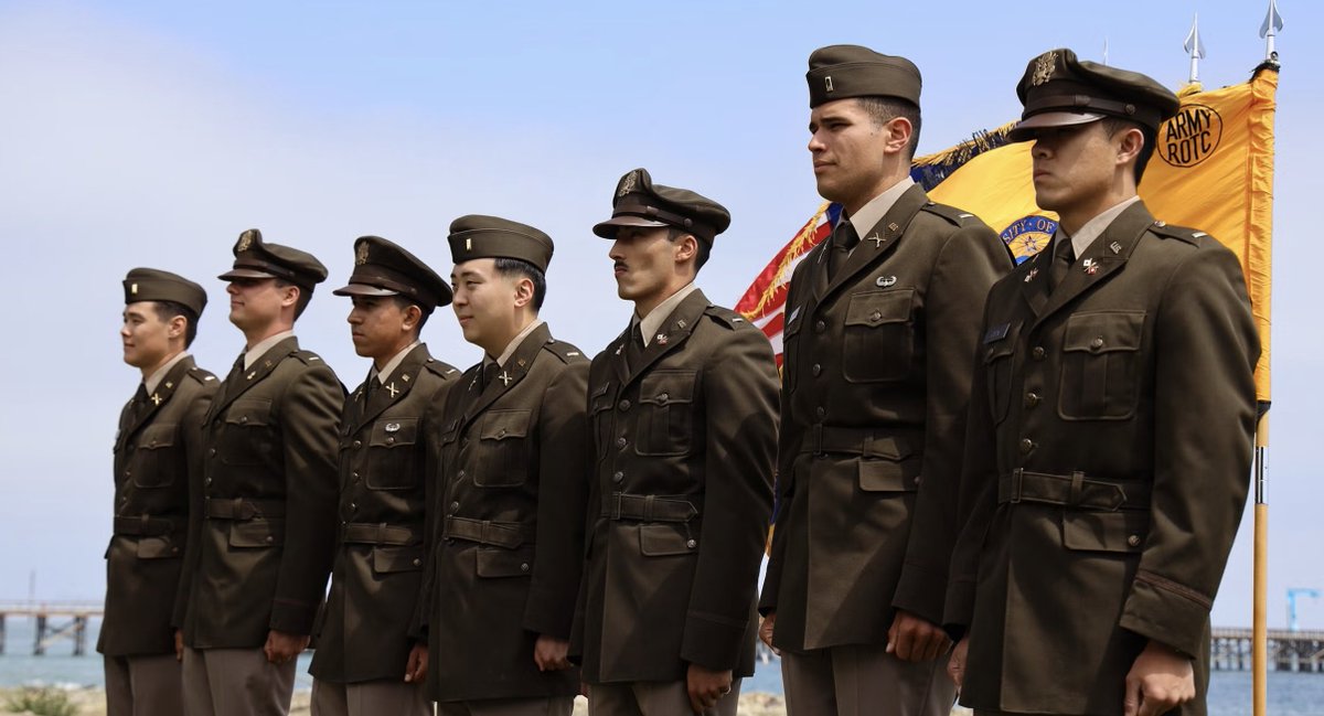 Students, family, and mentors gathered at Goleta Beach for #UCSB’s U.S. Army Reserve Officers’ Training Corps (ROTC) Surfrider Battalion commissioning ceremony. 

Full story: ow.ly/LPTu50WbMQp