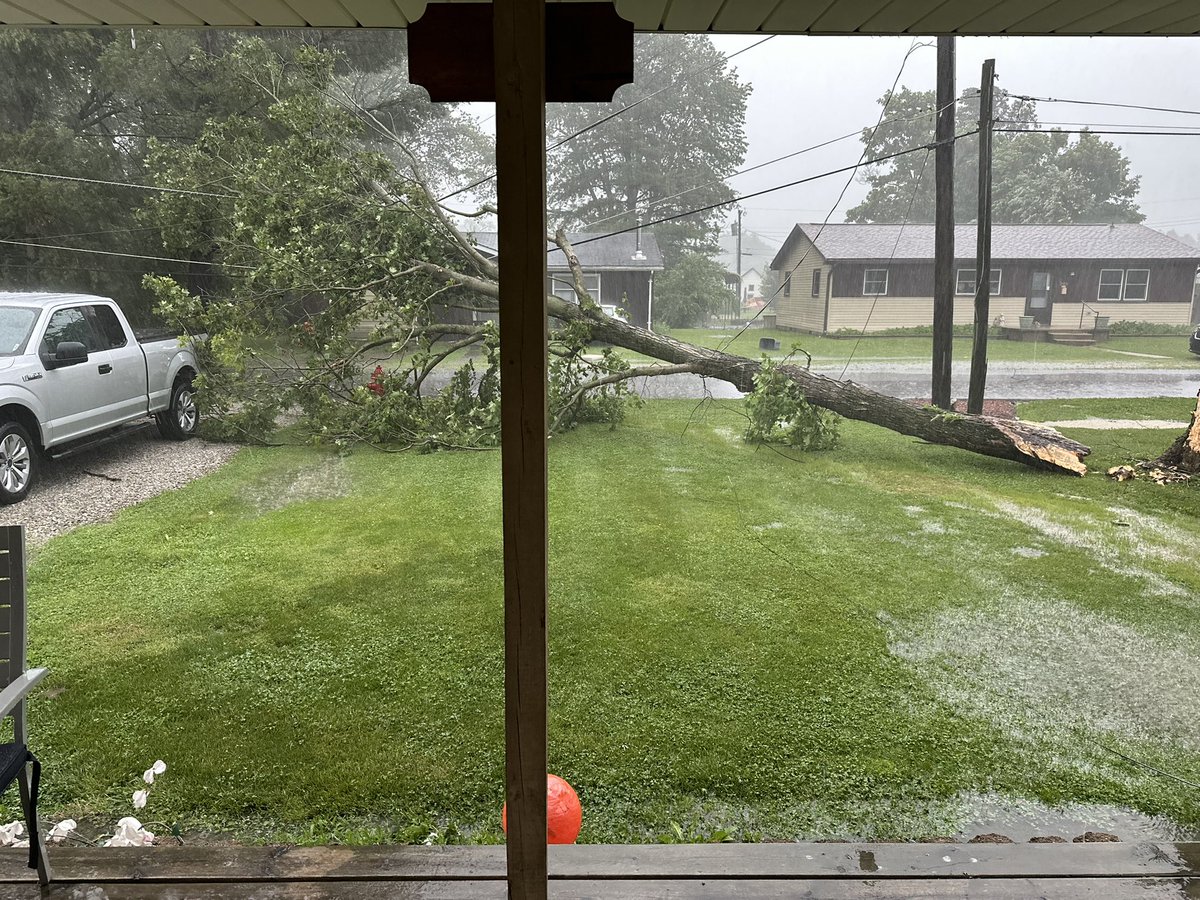 ChrisCaldwell91's tweet photo. @ryanhallyall some storm damage out of hope indiana https://t.co/Omn1X2N7Ap