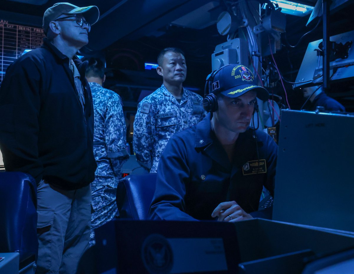 #warshipwednesday USN Destroyer Squadron Seven, USS William P. Lawrence (DDG 110) and Rep. of Singapore Navy participated in Pacific Griffin 2025.  dvidshub.net/r/ml2ynb
#lethality #readiness #homeportship 

📸:MC3 Arnoldhendershot/LTJG Moore