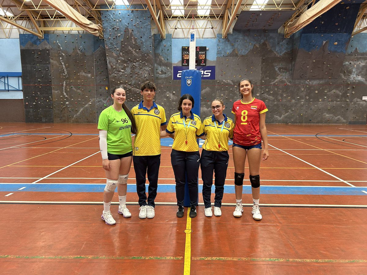 A.D. LA CURTIDORA (@voleycurtidora) on Twitter photo Hoy ha sido un día especial para <a href="/voleycurtidora/">A.D. LA CURTIDORA</a>
Por la mañana recepción en el <a href="/AytoAviles/">AytoAvilés</a> por el ascenso a 1ª Nacional de la <a href="/RFEVB/">RFEVB</a>
Y por la tarde partido contra la Selección Española Sub-16.
<a href="/fvbpa/">Federación de Voleibol del Principado de Asturias</a> <a href="/FundaviAviles1/">Fundación Deporte Avilés</a> #SomosVoley #Vamoscurti #JugamosPorLaIgualdad Hoy ha sido un día especial para <a href="/voleycurtidora/">A.D. LA CURTIDORA</a>
Por la mañana recepción en el <a href="/AytoAviles/">AytoAvilés</a> por el ascenso a 1ª Nacional de la <a href="/RFEVB/">RFEVB</a>
Y por la tarde partido contra la Selección Española Sub-16.
<a href="/fvbpa/">Federación de Voleibol del Principado de Asturias</a> <a href="/FundaviAviles1/">Fundación Deporte Avilés</a> #SomosVoley #Vamoscurti #JugamosPorLaIgualdad