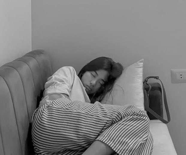 squishyaiah's tweet photo. a compilation of sleeping aiah in black and white 

what a cute sleepyhead 🤏🏻 https://t.co/fb3b2BPU2P
