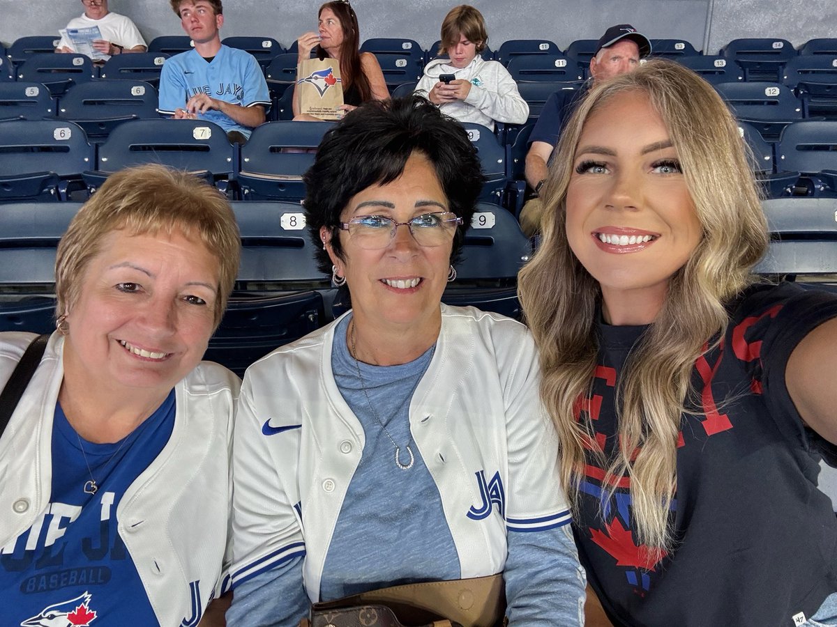 We love the <a href="/BlueJays/">Toronto Blue Jays</a> 🤍💙