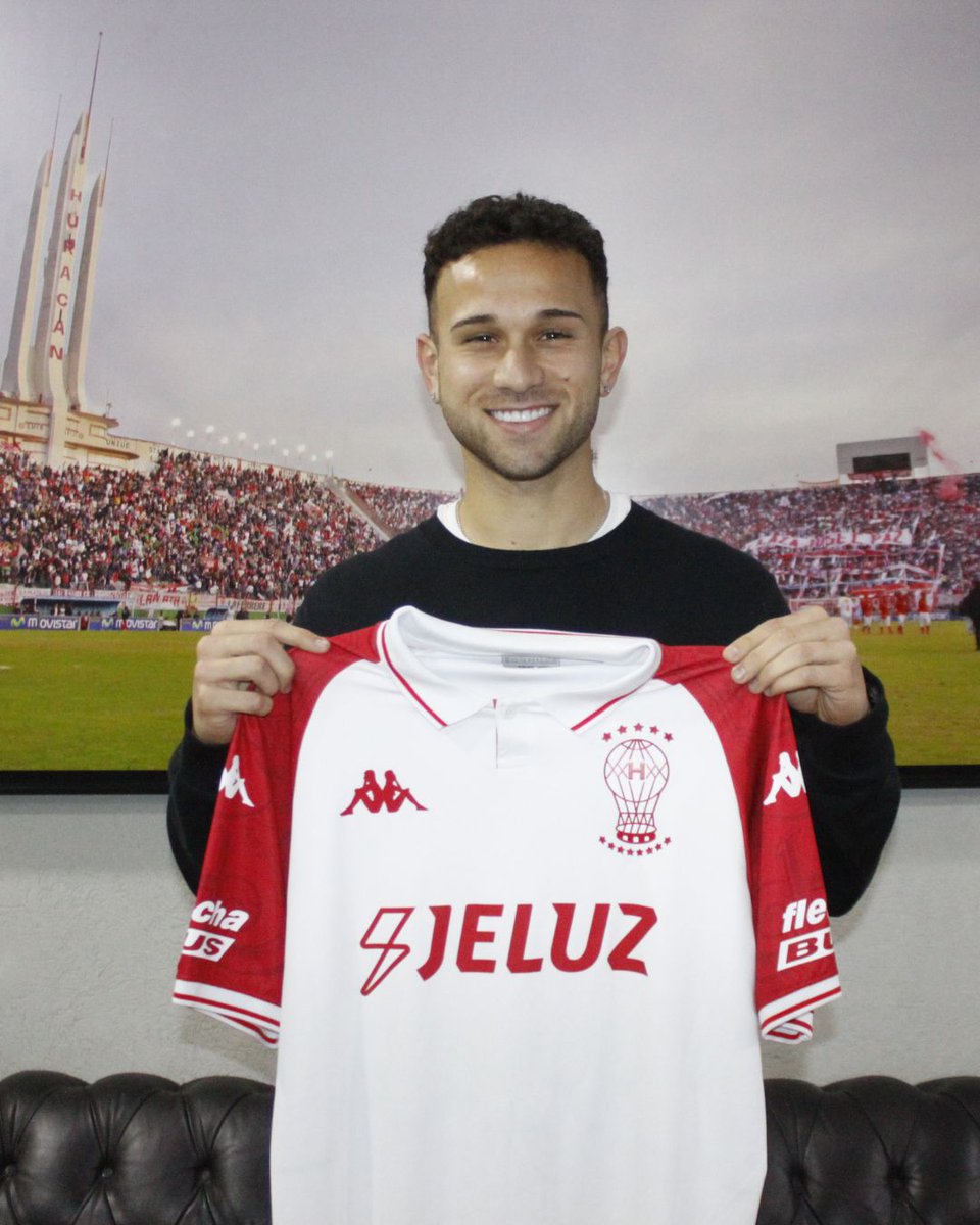 Huracán acordó con Banfield la transferencia de Juan Bisanz 📣

El club adquiere el 50% de la ficha del delantero a cambio de compensar parte de los montos del cargo por el préstamo de Leandro Garate y el desistimiento total del reclamo por parte de Huracán vinculados a la