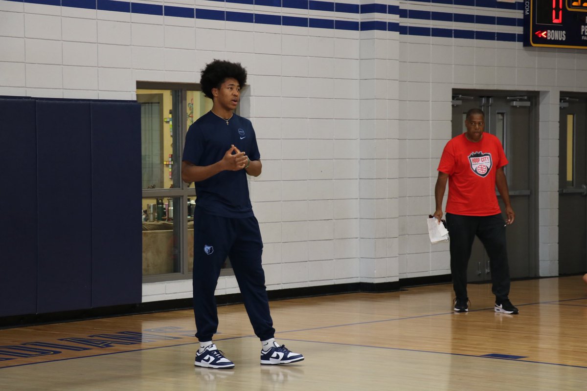 HoopCityBC's tweet photo. Shoutout to @jaylen_wells for stopping by Hoop City Summer Camp today at Christ Church! The kids always love to meet and hear from the @memgrizz! Everyone loved the message and hope to have Jaylen back again soon.
#hoopcity #memphistn #memphisgrizz https://t.co/WExmBFpc5l