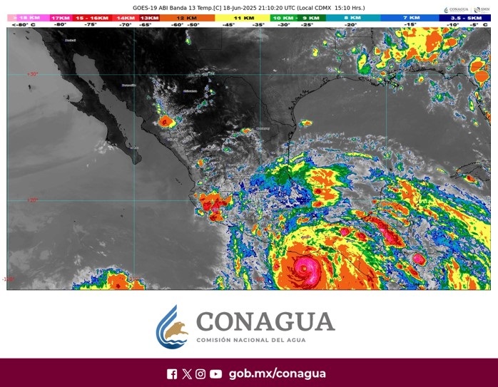 #AvisoMeteorológico
#Erick continuará intensificándose mientras se acerca a las costas de #Guerrero y #Oaxaca.

Más información en:
gob.mx/conagua/prensa…