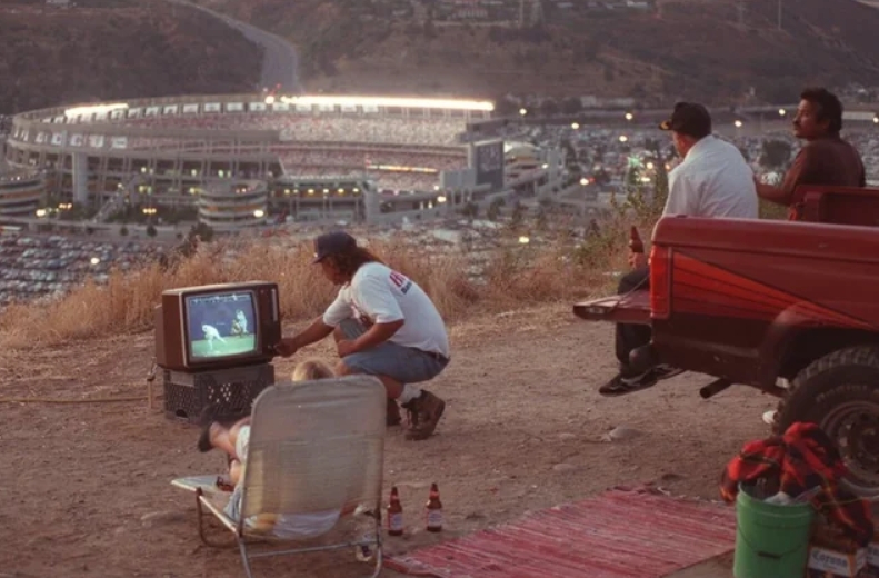 History told by photography: Four friends watch the 1992 MLB All-Star Game on a TV outside Jack Murphy Stadium in San Diego.

Credit: Charless Starr

* 
* 
* 
#MLBAllStarGame1992 #JackMurphyStadium #SanDiegoBaseball #RetroVibes #VintageSports #BaseballHistory #1990sCulture