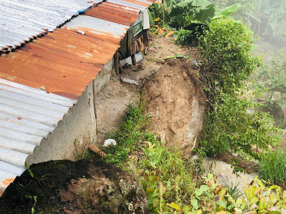 copecogob's tweet image. En Intibucá:

#RespuestaInmediata brindan nuestros colaboradores de #COPECO a familias afectadas por las lluvias en las comunidades de Llano Largo del Potrero y Macuelizo, municipio de Jesús de Otoro, donde se realiza Evaluación de Daños y Análisis de Necesidades #EDAN, para