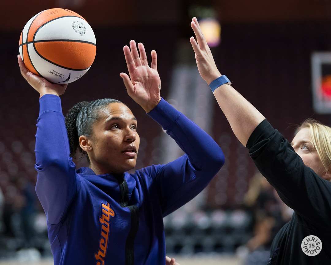 chrisphoto15's tweet image. In tonight's #WNBA action, the @PhoenixMercury take on the @ConnecticutSun at @MoheganSun arena. Tip-off at 7pm.