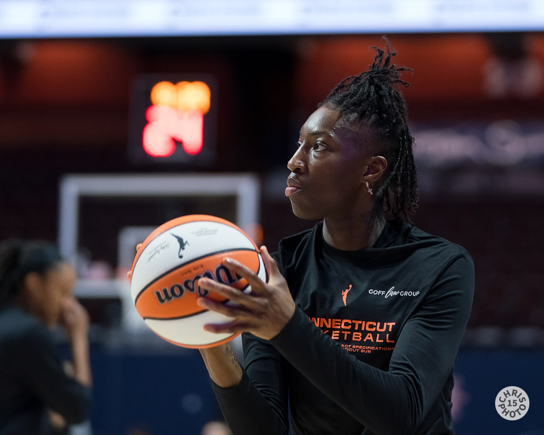 chrisphoto15's tweet image. In tonight's #WNBA action, the @PhoenixMercury take on the @ConnecticutSun at @MoheganSun arena. Tip-off at 7pm.