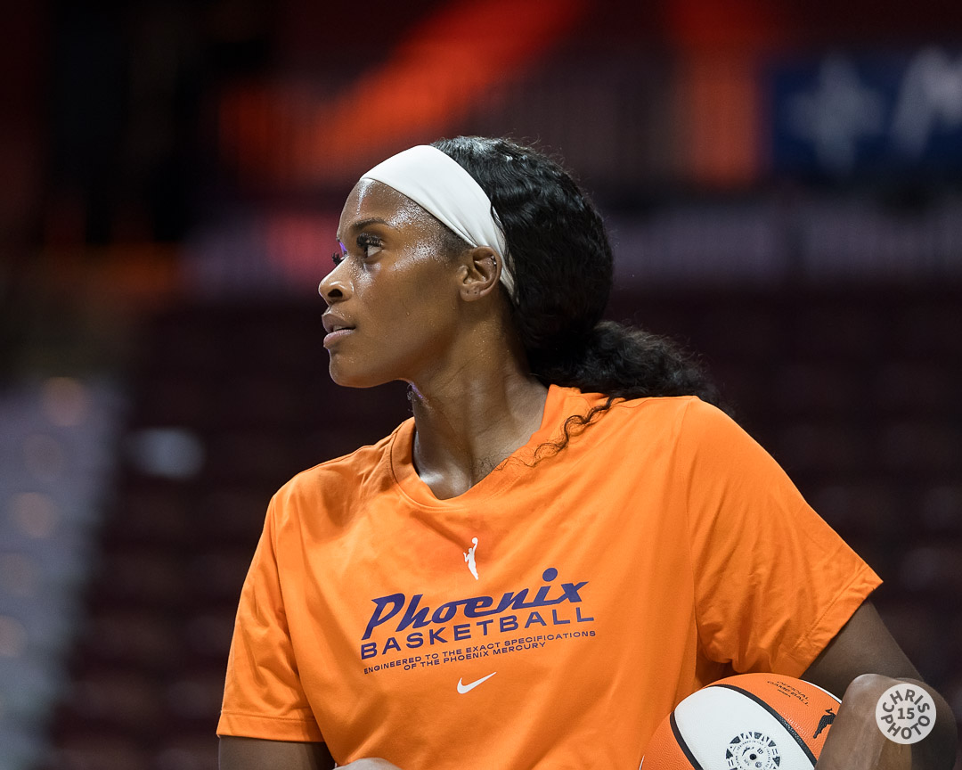 chrisphoto15's tweet image. In tonight's #WNBA action, the @PhoenixMercury take on the @ConnecticutSun at @MoheganSun arena. Tip-off at 7pm.