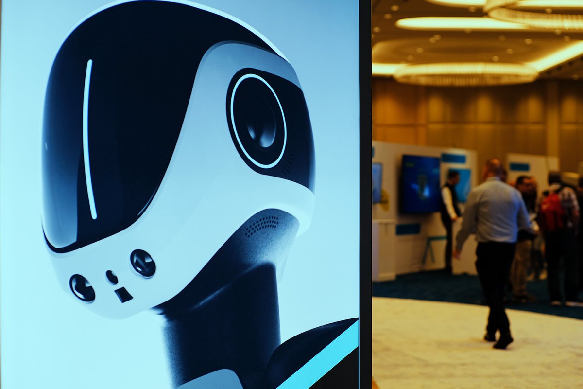 Humanoid robot AEON's debut at #hexagonlive in Las Vegas. AEON learns to perform human-like tasks by mimicking the actions of its human trainers. #ArtificialInteligence #AI #robots #robotics #HumanoidRobots