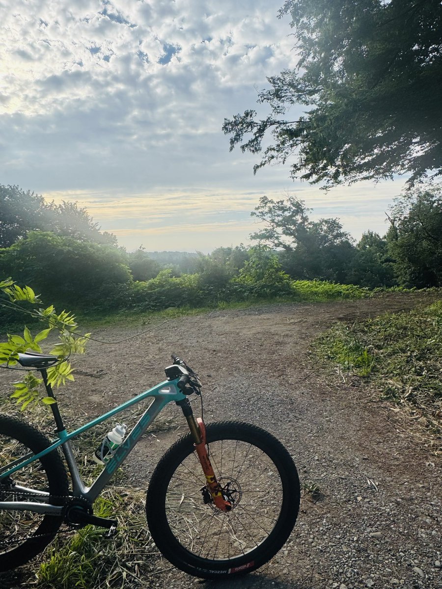 ride_food_love's tweet image. 里山涼しかった☺️

途中yujiriさんとスライドしたり、ニッシー走る姿見た👀

#MTB
#elvesbike
#NANDOR
@elvesbikejapan