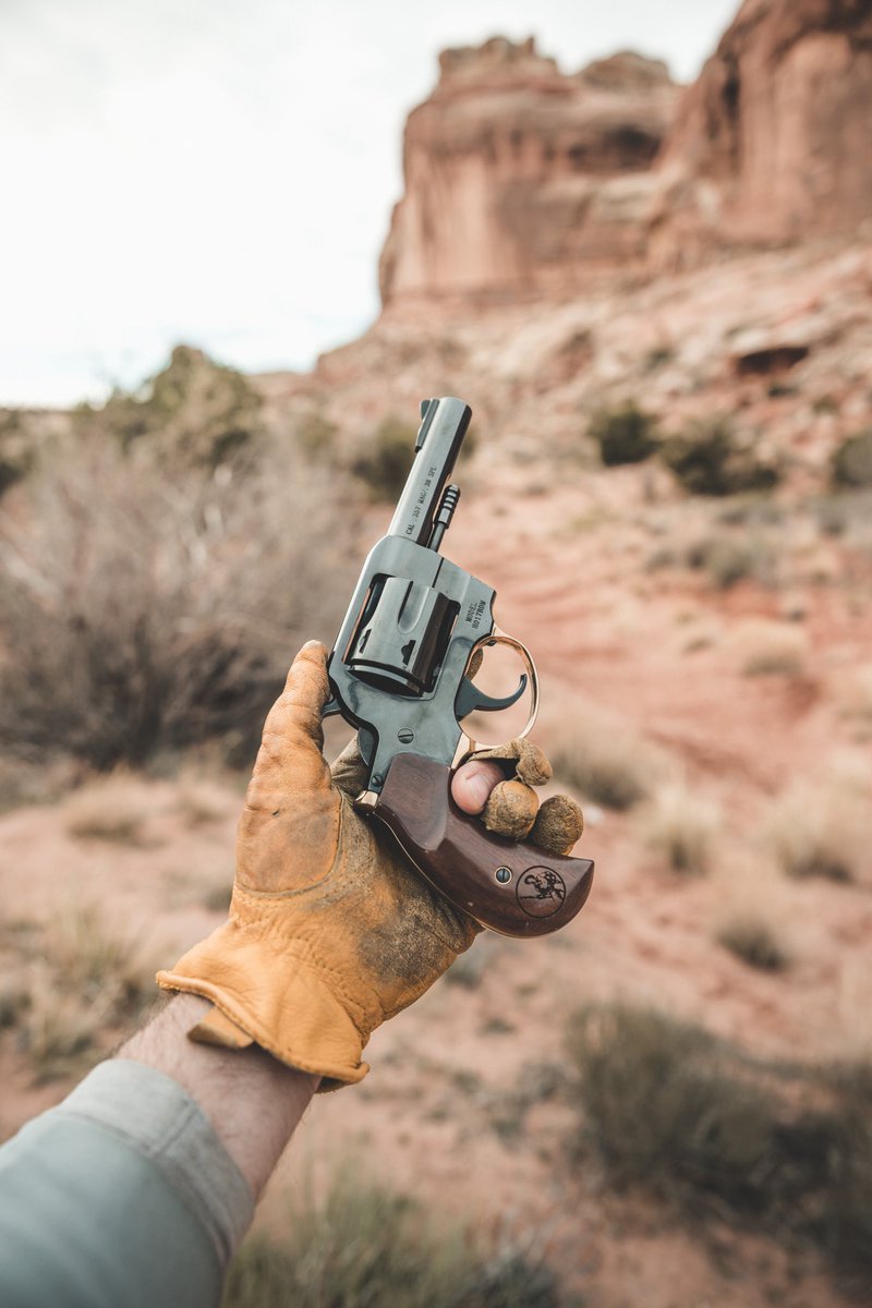 HenryRifles's tweet image. No one’s ever swung open the saloon doors with a polymer frame handgun…
#HenryUSA #WheelGunWednesday