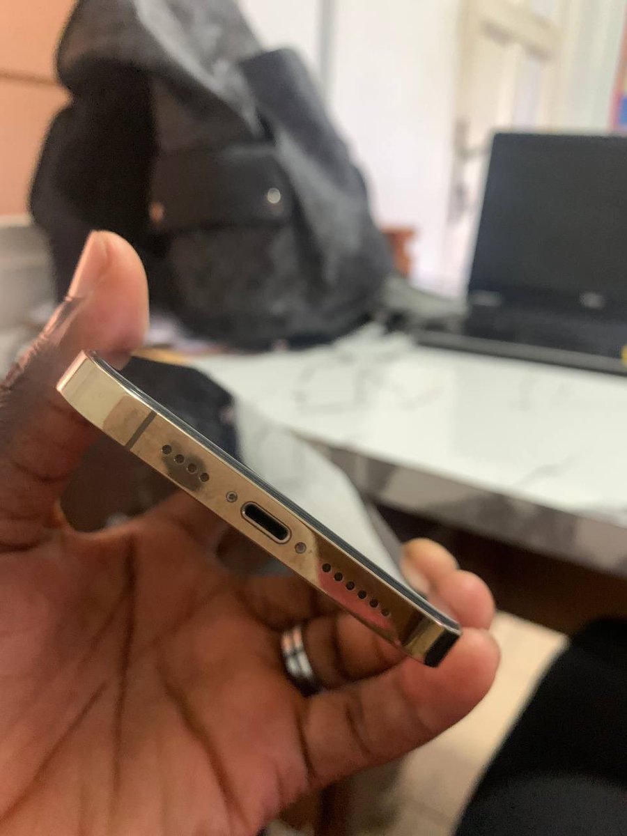 ItsPaulSmart's tweet photo. @milito177__ GH₵ 4400
12 PRO MAX 
Dot on the screen 
Display (iCloud) 

0244442717 https://t.co/52637aQkKH