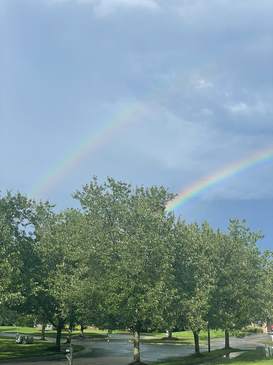 Larryope's tweet photo. @capitalweather The rare double rainbow over Darnestown MD https://t.co/w2l2Vbhbw6