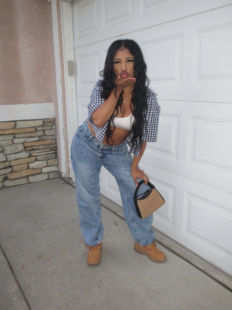 Boogiebae23's tweet photo. I’m literally a model😍😍 https://t.co/RcP3qQ2T2L