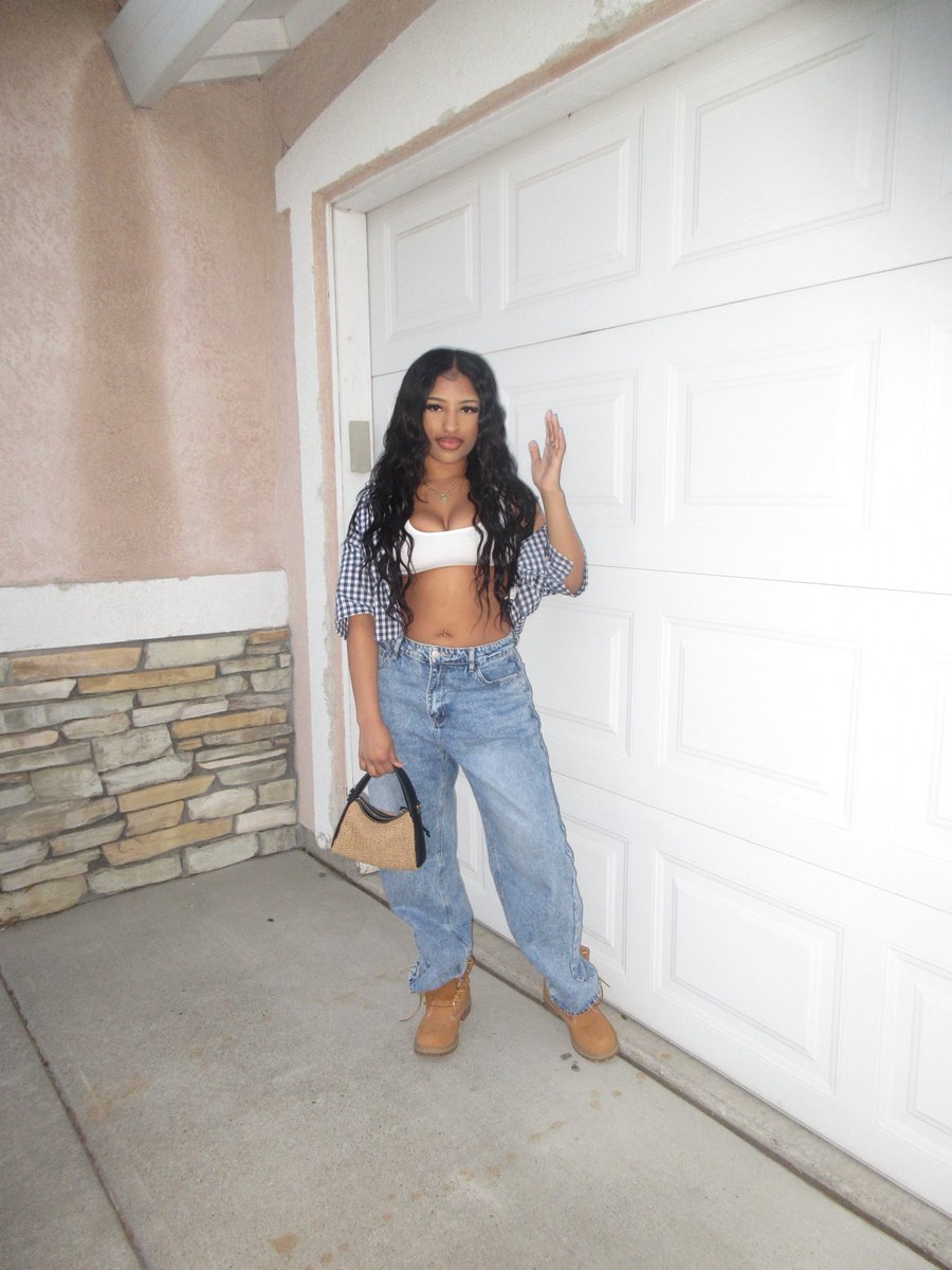 Boogiebae23's tweet photo. I’m literally a model😍😍 https://t.co/RcP3qQ2T2L