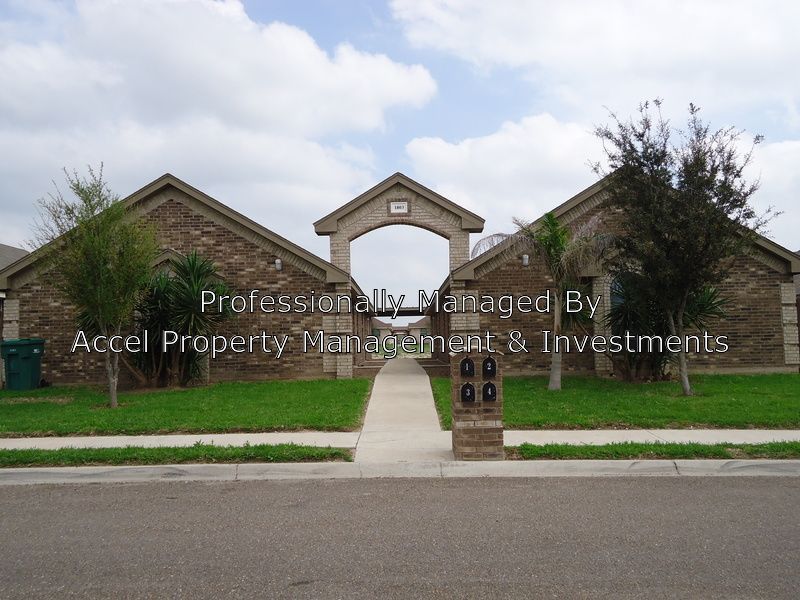 Pharr deal! $875 for 2 bedroom, 2 bathroom unit w/ private bath, tile flooring, kitchen appliances &amp; laundry included (as-is). Get $500 off 1st full month if you move in by June 30th! Request a Viewing for 1803 Ironwood, Apt #1 buff.ly/AYvlG0J