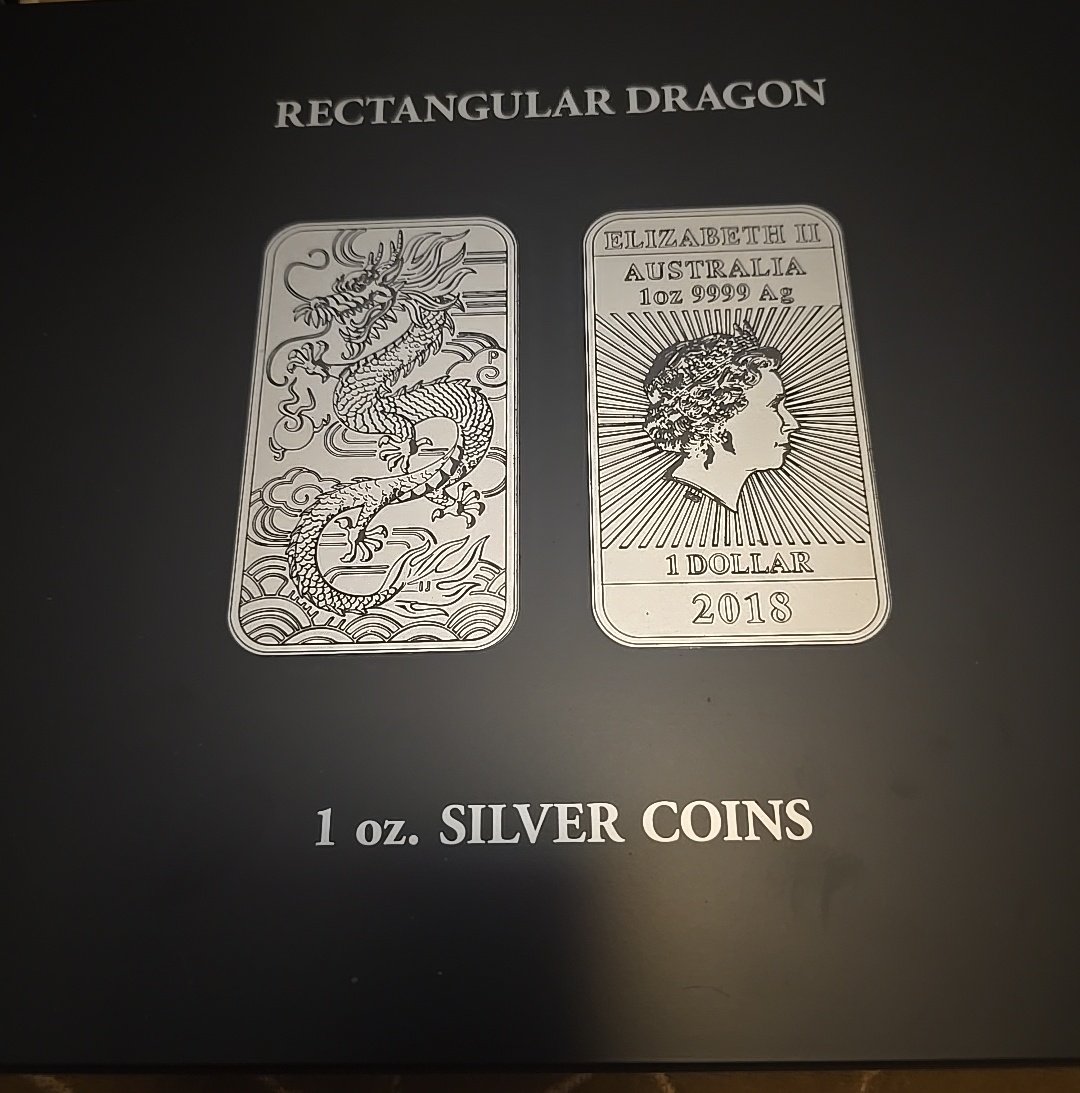 ApeStaxByAjax's tweet photo. #HumpDay #ApeCave #MailCall
#Australia 1 ounce #Silver #Dragon Display Case
#Silversqueeze #SilverbackApes #PartyApes https://t.co/LjClLnP0SH