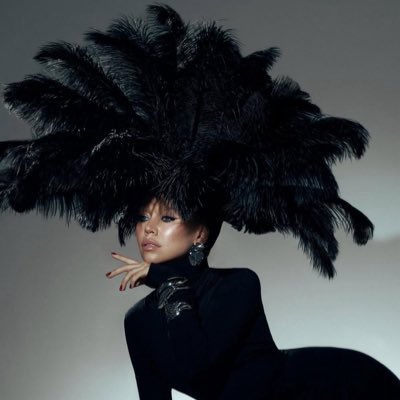 لـُوࢪا . tweet media