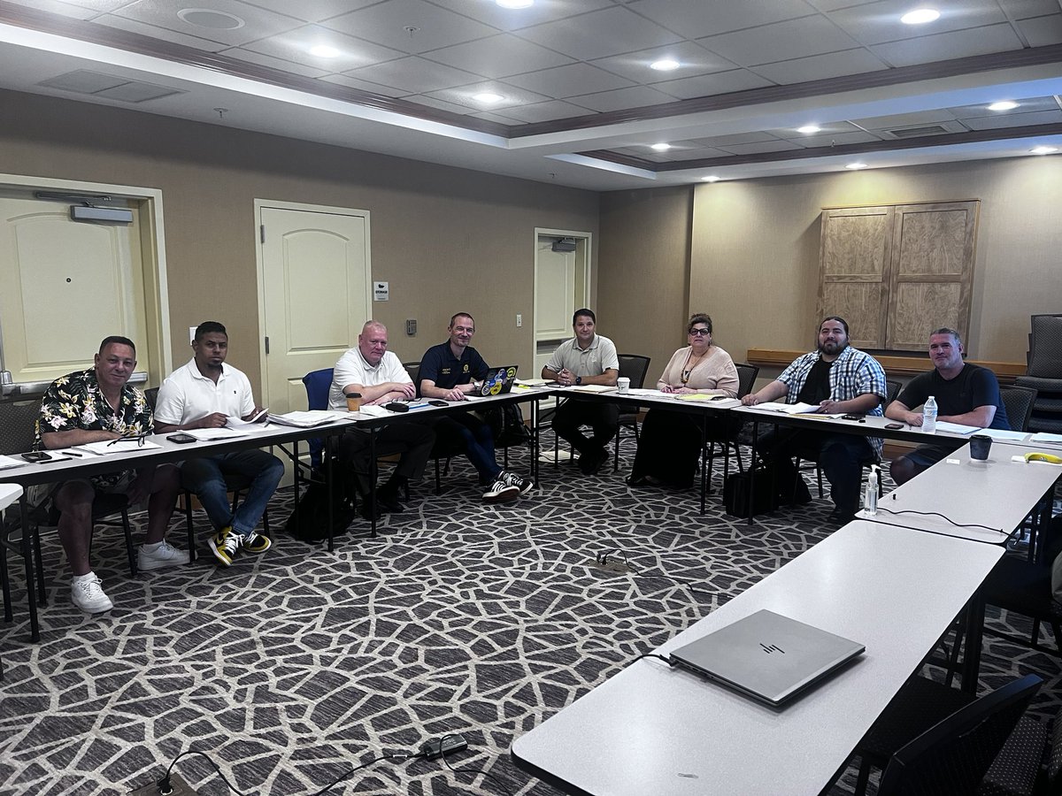 UAWregion9's tweet image. Negotiations are ongoing for UAW Local 677 Universal Logistics, with the committee united in their efforts to secure a first contract!! #uaw #solidarity #negotiations