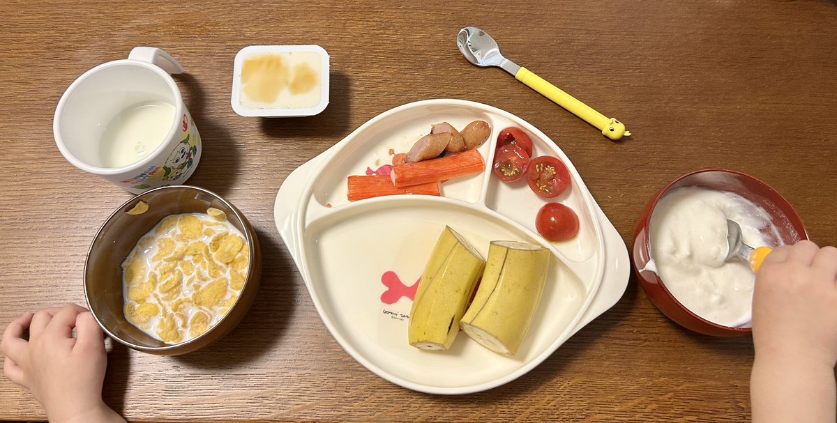 来週で2歳になる娘の朝ごはん🍌