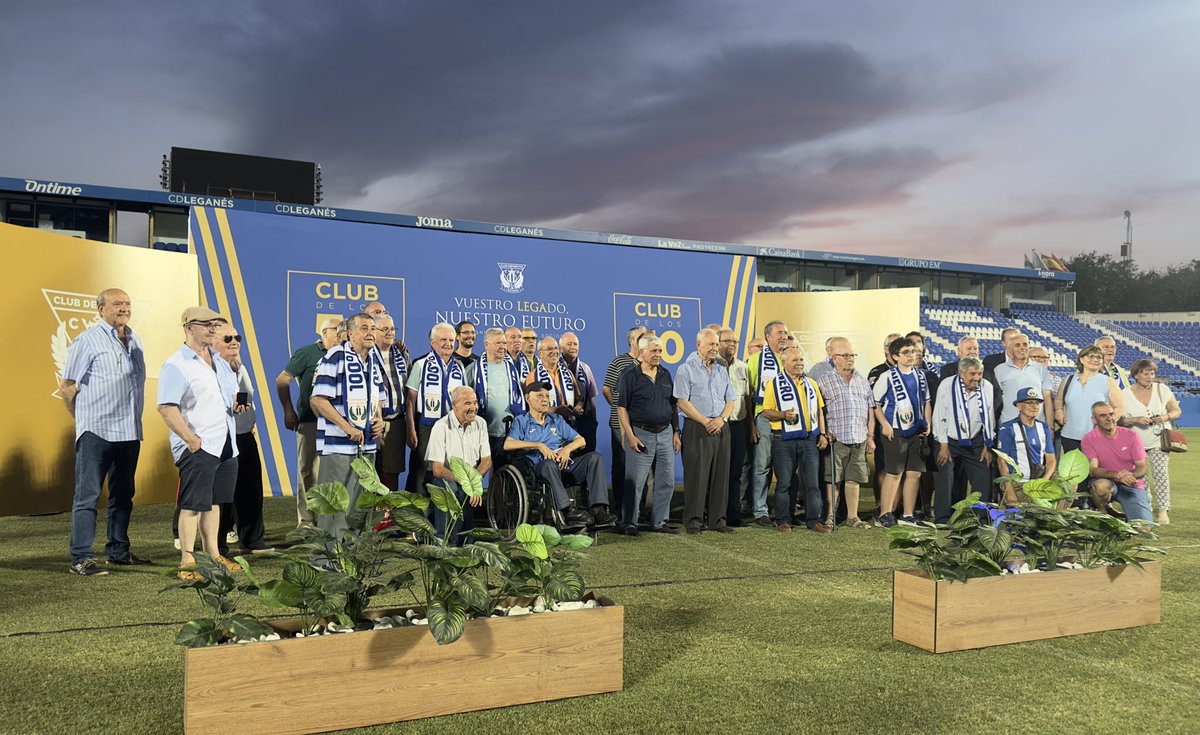martin mantovani (@mantovanimartin) on Twitter photo Hoy el verde del <a href="/CDLeganes/">C.D. Leganés</a> estuvo plagado de Pura emoción, pasión y sentimiento. Gracias al
“Club de los 50” hemos reunido mucha historia del club en Butarque
Pocas veces un estadio se viste de gala para honrar a sus socios de esta forma. Mucho orgullo pepinero 😊💙🤍 Hoy el verde del <a href="/CDLeganes/">C.D. Leganés</a> estuvo plagado de Pura emoción, pasión y sentimiento. Gracias al
“Club de los 50” hemos reunido mucha historia del club en Butarque
Pocas veces un estadio se viste de gala para honrar a sus socios de esta forma. Mucho orgullo pepinero 😊💙🤍