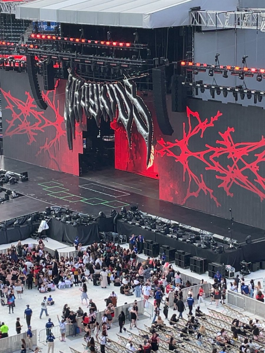 lil_Raspberry01's tweet photo. Gonna go live on tiktok when it starts https://t.co/K8WMRidE72 https://t.co/8Nn3G2qzuf