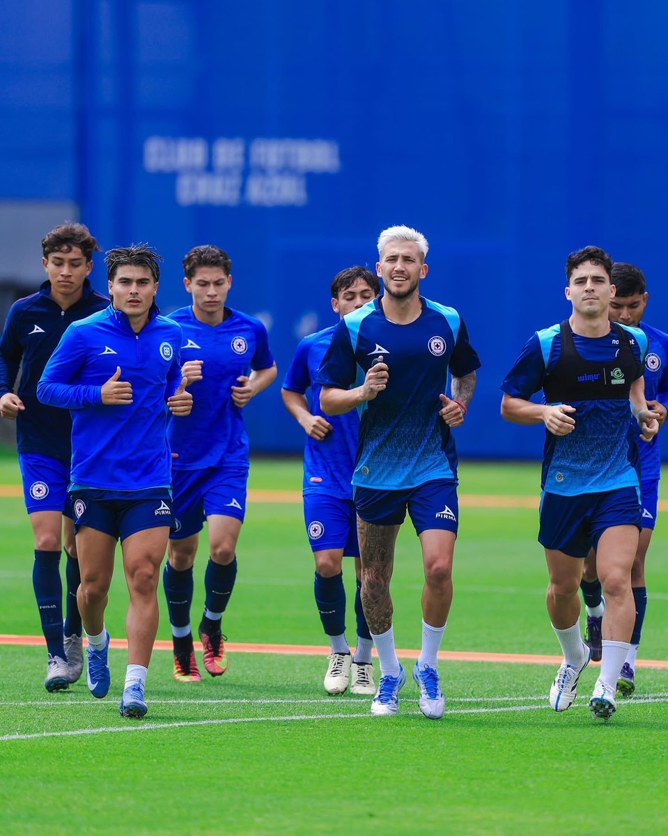 A poco no se siente bonito tener un equipo que le invierte?
Que planea, ejecuta y compra para tener un mejor plantel.
Por años hubo miserias y uno que otro chispazo en Cruz Azul.
Hoy hay ingresos y se nota en la plantilla. 
Larcamón tiene un gran equipo en las manos.