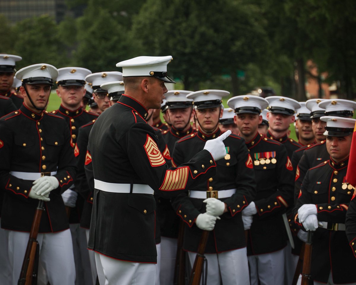 USMCSgtMaj's tweet image. Last night, I had the honor of hosting the enlisted #SunsetParade at the USMC War Memorial. Alongside @MBWDC, I welcomed our guest of honor, Sgt. Maj. Justin Lehew (Ret.). The parade was comprised entirely of enlisted #Marines, signifying the importance of our enlisted force.