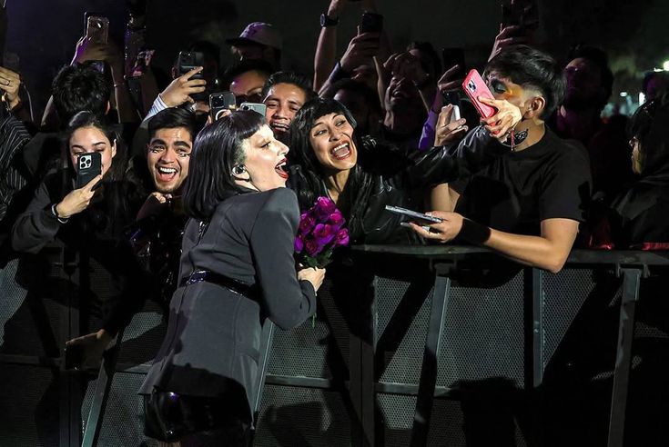 gabsthesinger's tweet photo. there's no place like home ❤️

love you g-force for the rest of my life 

the misstress of vertigo world tour 2025 ~ 2026 https://t.co/rPX00Edpp7