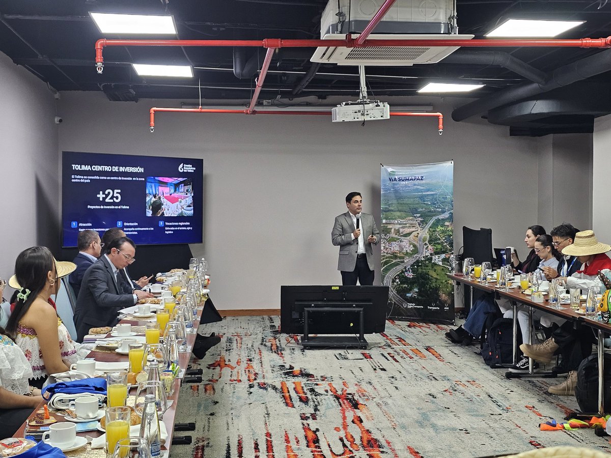 Así se vivió el conversatorio de <a href="/ViaSumapaz/">Vía Sumapaz</a> con medios y gremios en Bogotá.

Dialogamos sobre movilidad, reactivación económica y turismo seguro en la vía Bogotá.

¡Gracias por invitarnos y ser parte de esta transformación en marcha! 🚗📊🌄
#VíaSumapaz #TurismoSeguro