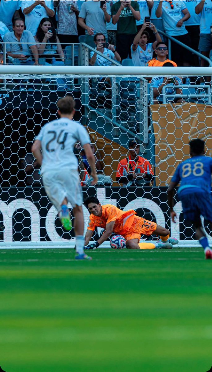مجهوووود يشكر عليه #بونو  💙💪🏻

 #الهلال_ريال_مدريد